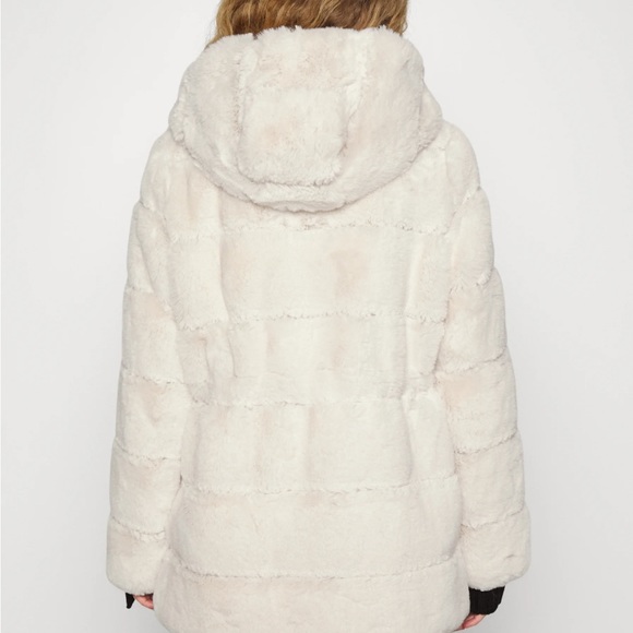 DKNY
FAUX FUR JACKET WITH WAIST AND HOOD - Winter jacket XS - Picture 13 of 13